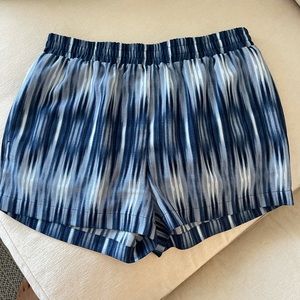 BcbgMaxazria elastic waist cute shorts